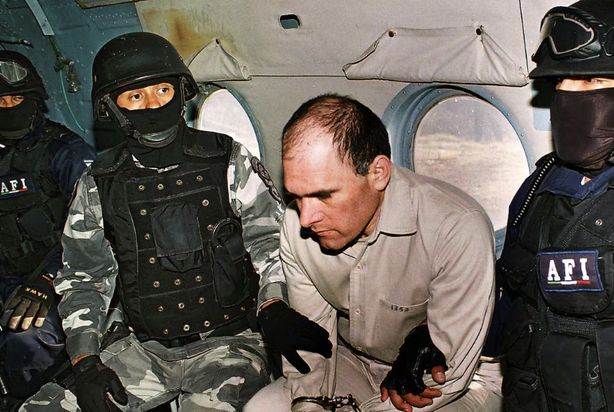 EU DEPORTA A MÈXICO A OSIEL CÀRCENAS, EX LIDER DEL CÀRTEL DEL GOLFO Y LOS ZETAS; YA ESTA EN EL ALTIPLANO